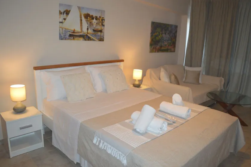 Best House, Petit, Pylos - Image 1