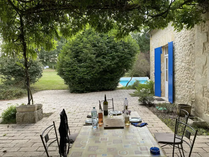 360 m² villa on 9.5 hectares of fenced land, swimming pool and pond - Image 1