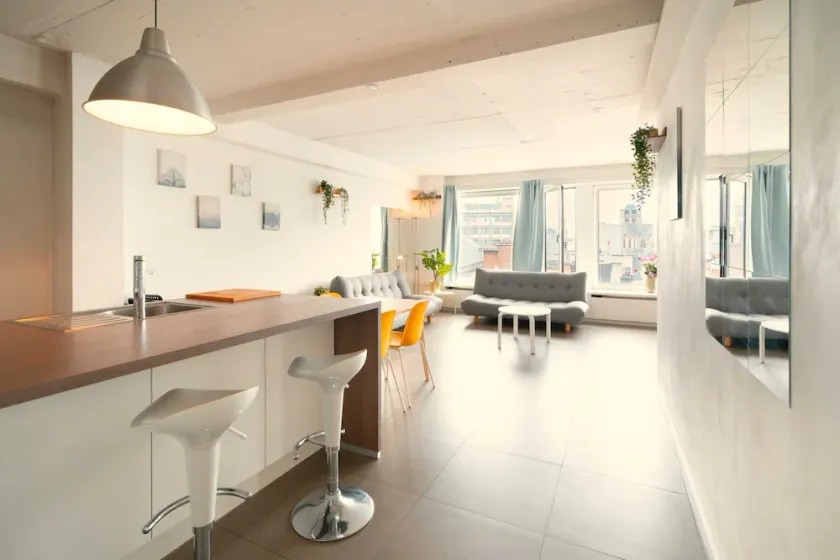 Centrally Located Antwerp Stay for 10 - Image 1