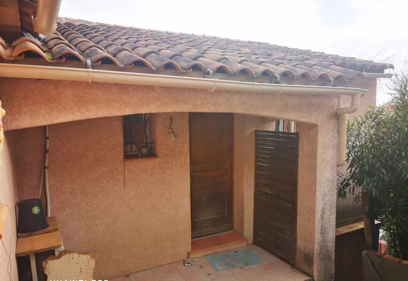 Stille lejlighed over en villa - Image 1
