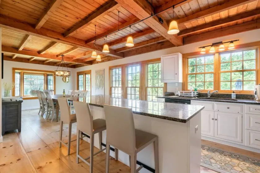 Spacious Getaway with Sauna, Close to Newport & Beaches - Image 1