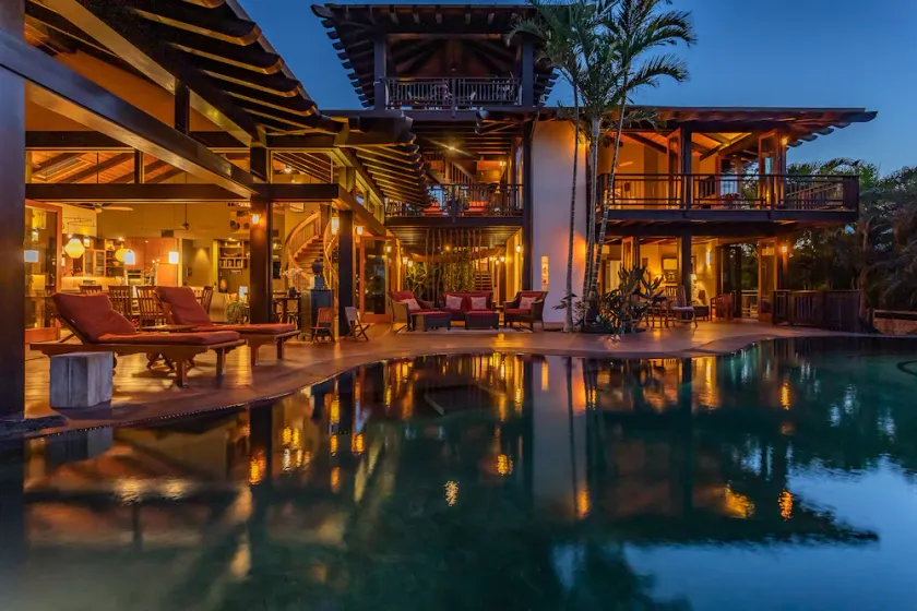 PUAKO Villa de luxe sur la plage de PUAKO, 4 chambres avec salle de bains privative + média, piscine à débordement - Image 1