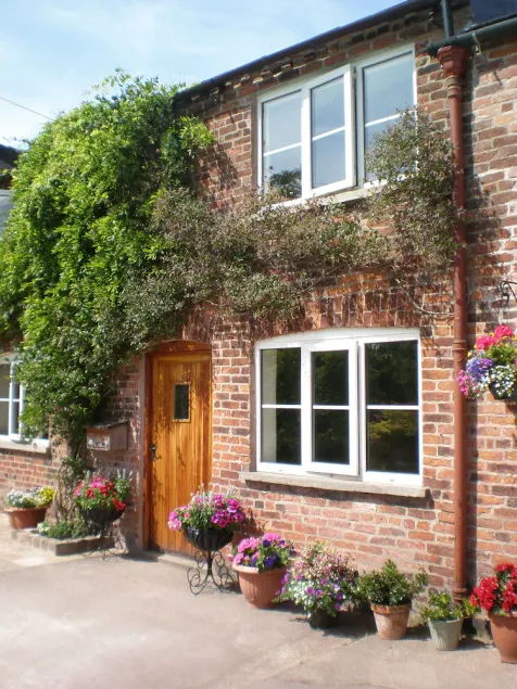 Farmhouse Cottage Sleeps 2 (1 en-suite Bedroom) - Image 1