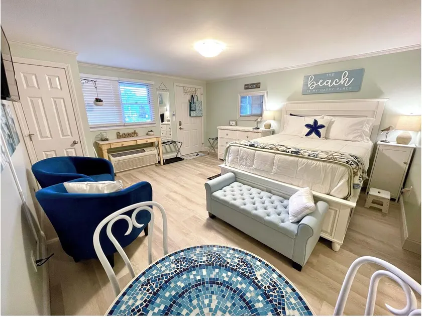  Ogunquit! Lovely Boutique Studio, walkable to everything, in/outdoor Pools! - Image 1