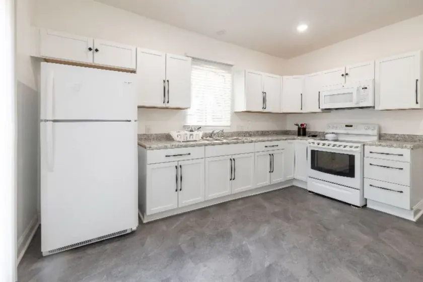 Cozy, Clean and Centrally Located - Image 1