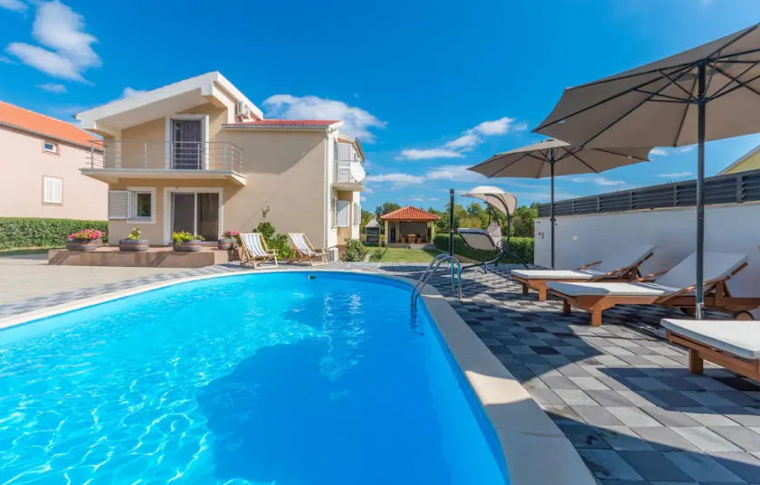 Preciosa casa en Pristeg - Image 1