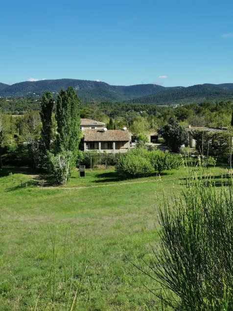 Wine and residential property in the Luberon in Provence - Image 1