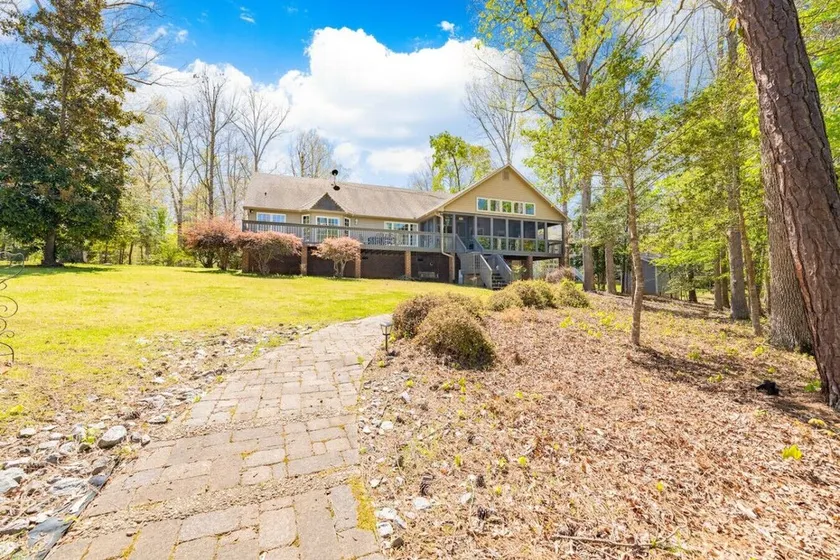 Better Lake Than Never | 4BR Lakefront Sleeps 12 - Image 1