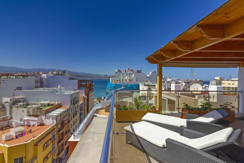 Luxury Penthouse with Stunning Views at the Best Bit of Las Palmas Beach - Image 1