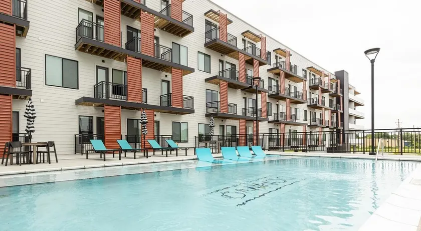 Landing Furnished Apartments Near Northside - Image 1