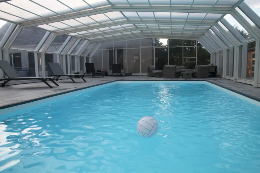 Villa with year-round heated indoor pool - Image 1
