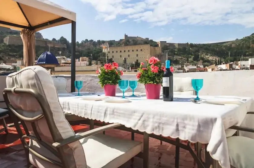 SPACIOUS HOUSE IN HISTORIC CENTER WITH MAGNIFICENT VIEWS - Image 1