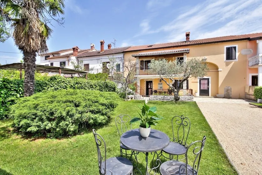 CICI house with apartment - Image 1