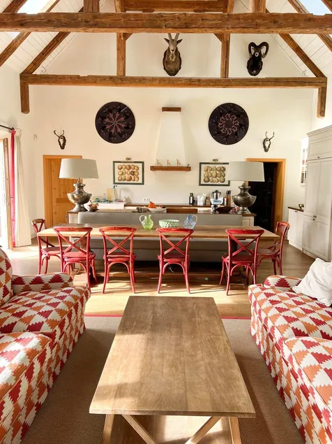 Country house for max. 14 people with large estate and swimming pond - Image 1
