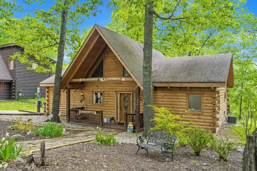 Upscale Cabin Retreat-Hot Tub-Free Tix-Dual Masters-Fireplace & Fire Pit-Near Big Cedar-Car Charger - Image 1