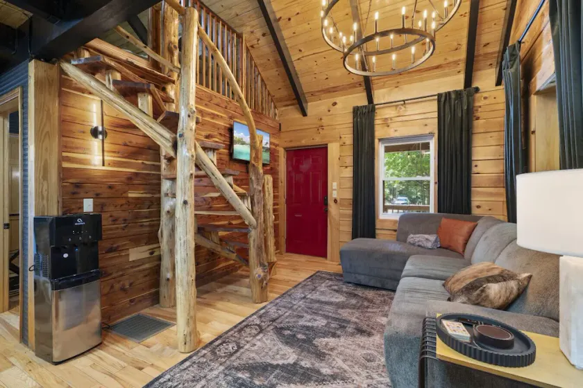 Big Boulder-Hot Tub, WiFi, Firepit, Arcade, Hiking - Image 1