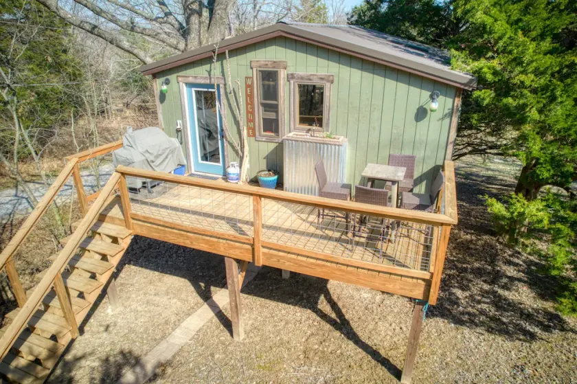 Fun Treehouse Getaway • Firepit • Lake Access - Image 1