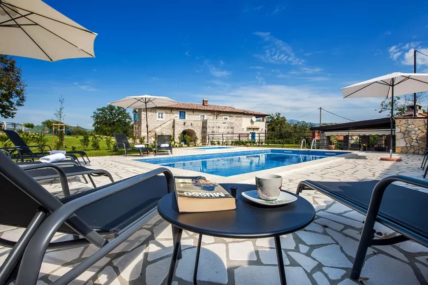Villa con estilo en Istria con piscina, pista de tenis y cocina exterior - Image 1