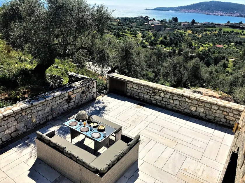 Maison en pierre à Gythio, Mani | Liopetra - Image 1