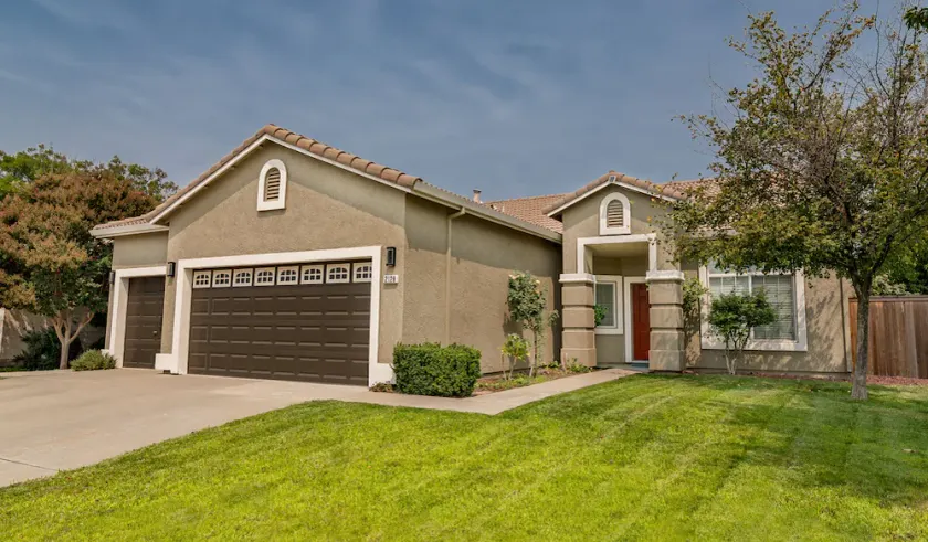 Spacious House in Lincoln (everything is new!) - Image 1
