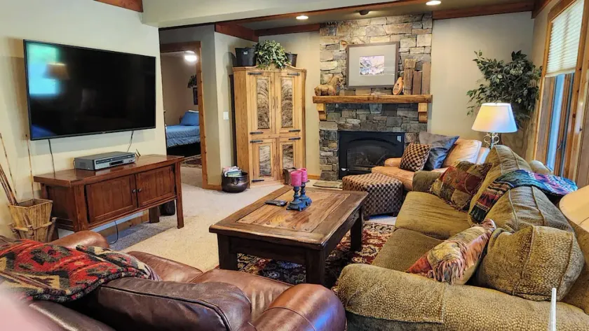 Stylish Space Near Ski Runs - Image 1