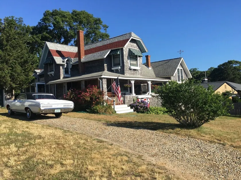 Classic Vineyard Ocean, Harbor, Lake & Parkview Cottage w/AC - Image 1