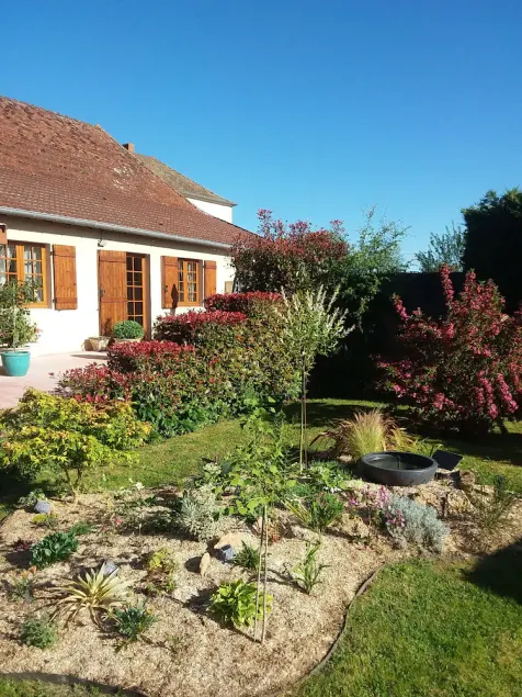 Artists' cottage - Image 1
