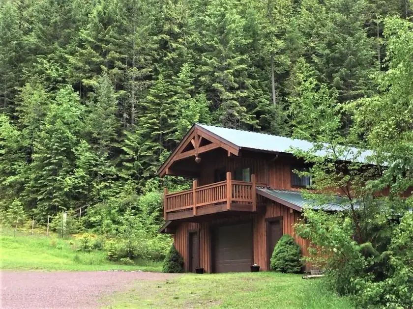 Get away from the stress and strain of life at this romantic mountain cabin. - Image 1