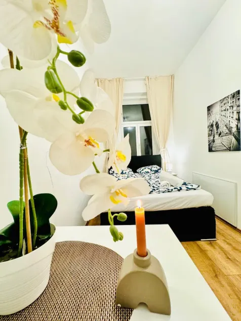 5BR Apartment for 10 Near Alterlaa - Image 1