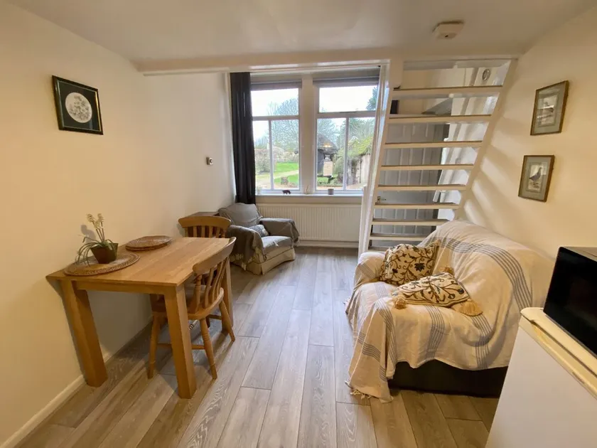 Self-catering, galleried studio cottage with parking outside - Image 1