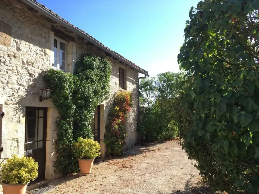 Charming, Spacious Dog-Friendly Holiday Rental with 2 Houses & Large Heated Pool - Image 1