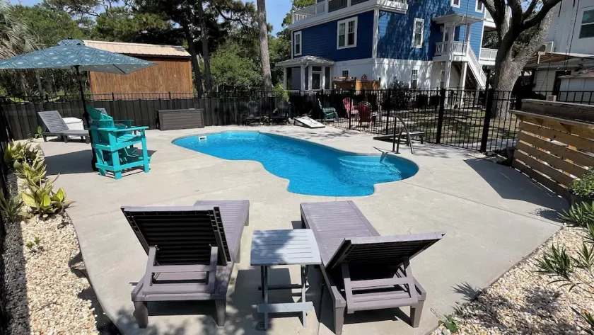 **PRIVATE POOL** 1 Block to Beach - Image 1