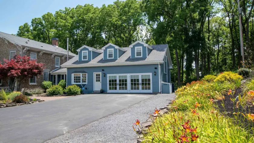 Olver Farm Guest House : Park-Like Setting - Image 1
