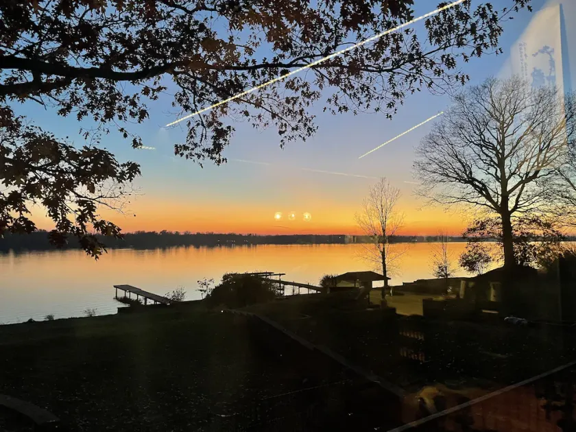 Romantic New Renovated Suite On Niagara River - Image 1
