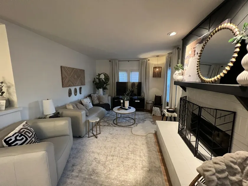 Remodeled Riverside Cottage w/sunroom, She-shed. Walk to golf, tennis, Botanica, - Image 1