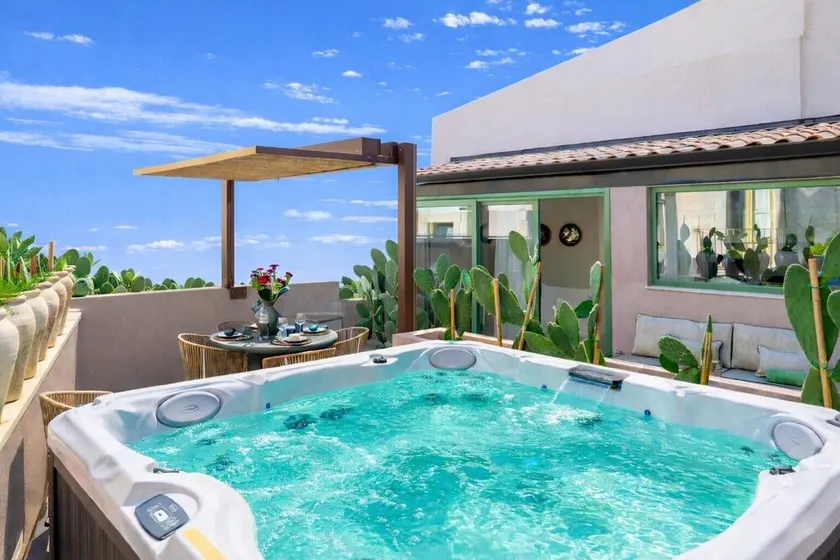 Vico Trigona con Terrazza e Jacuzzi Riscaldata - Image 1