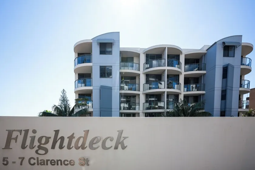 Flightdeck 203 - 4 Bedroom unit in Town - Image 1