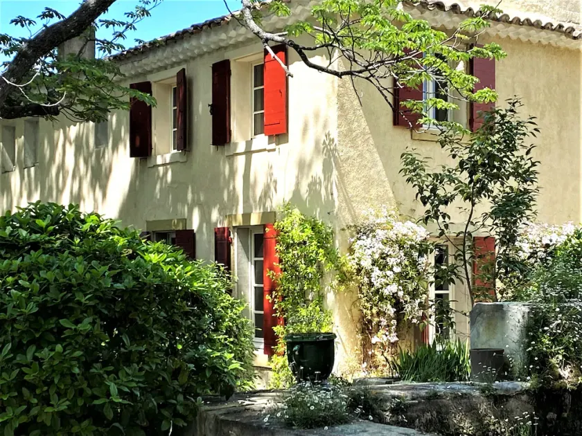 Renovated farmhouse on a wine-growing estate, Ventoux view, near Avignon - Image 1