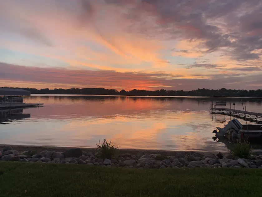 Lake Cabin with HOT TUB, Updated, Flat Lot, Sandy Beach, Games and Lake Toys! - Image 1