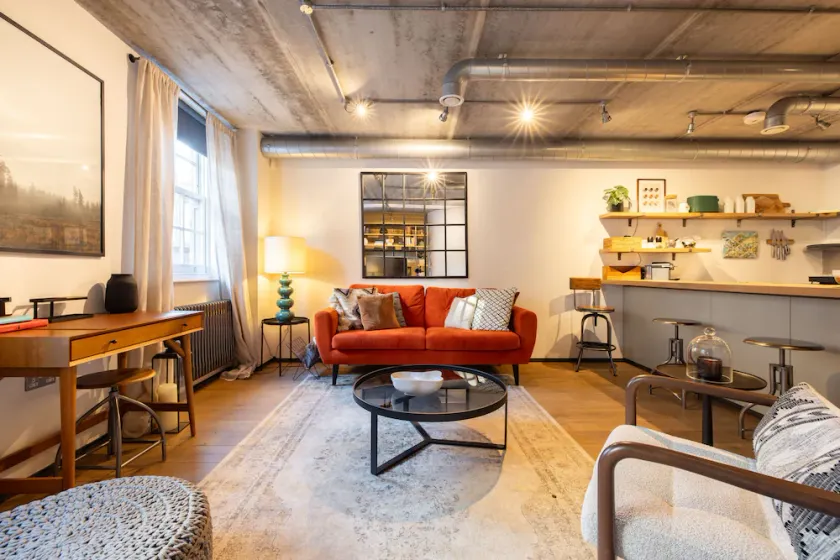 Unique Loft-Style Apartment in Central London - Image 1