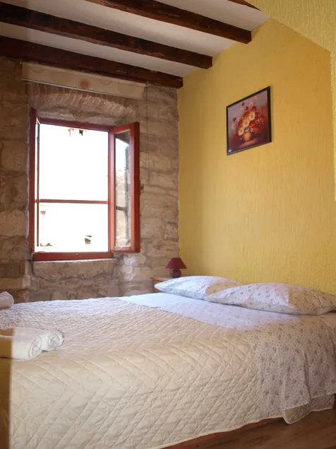 Queen's Rest - just right for you - Image 1