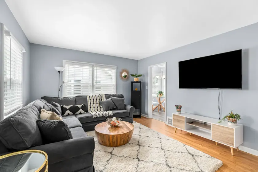 Playful and Serene-2 Bedroom home- Walk to the stadium! - Image 1