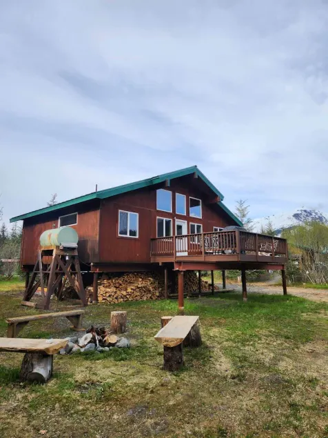 Stoney Creek Lodge - Image 1
