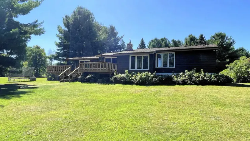 Secluded Stoney Lake Retreat: Your Private Paradise - Image 1
