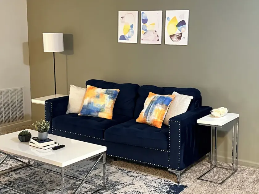 ✭ Private One Bedroom ✭ Minutes from Center City ✭ Ideal for Long Stays ✭ - Image 1