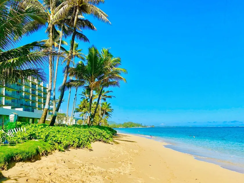 Pheapie Beach Retreat, Beachfront, W/ Air Conditioner, Large Lanai - Image 1