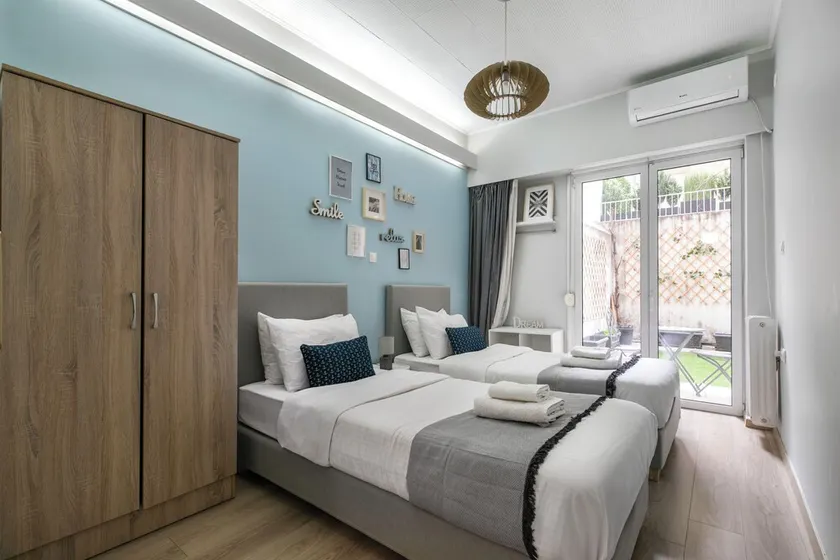 City Vibes - 2-BR Apartment with Garden & Backyard in Kolonaki - Image 1