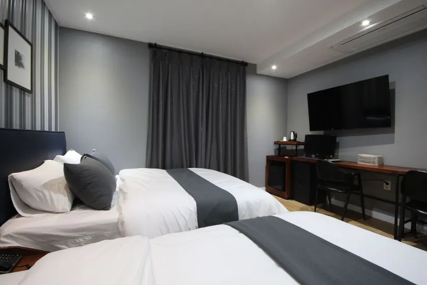 Nature Hotel - Image 1