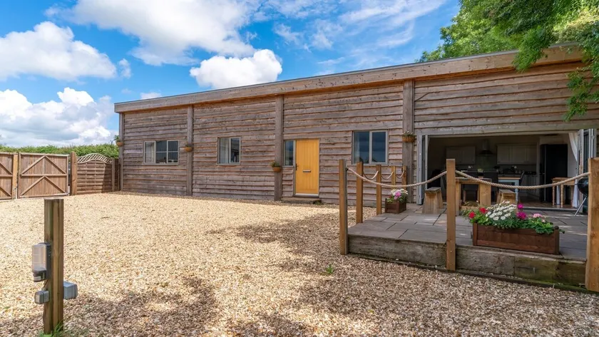 Old Stables, Little Ballthorns Farm - Image 1