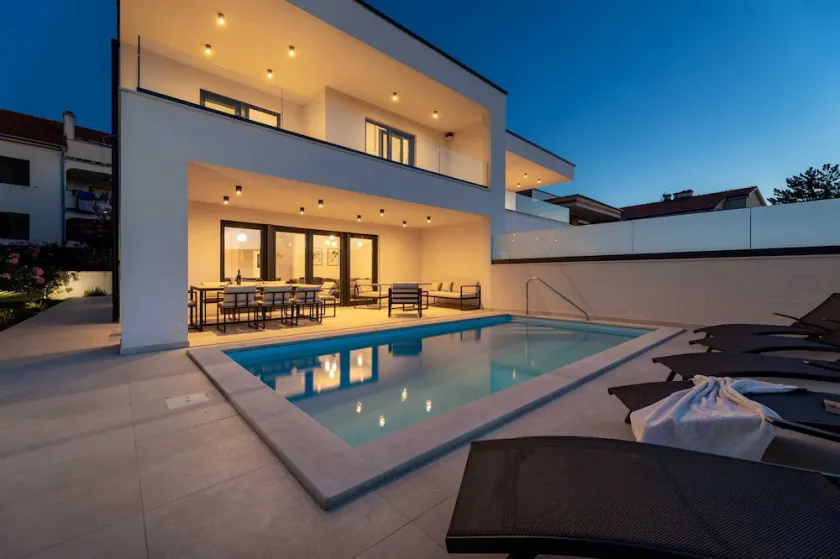 Villa Aria am Meer mit beheiztem Pool & Meerblick - Image 1